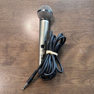 Vintage AKG D2000 E dynamic Microphone for live vocals fully function